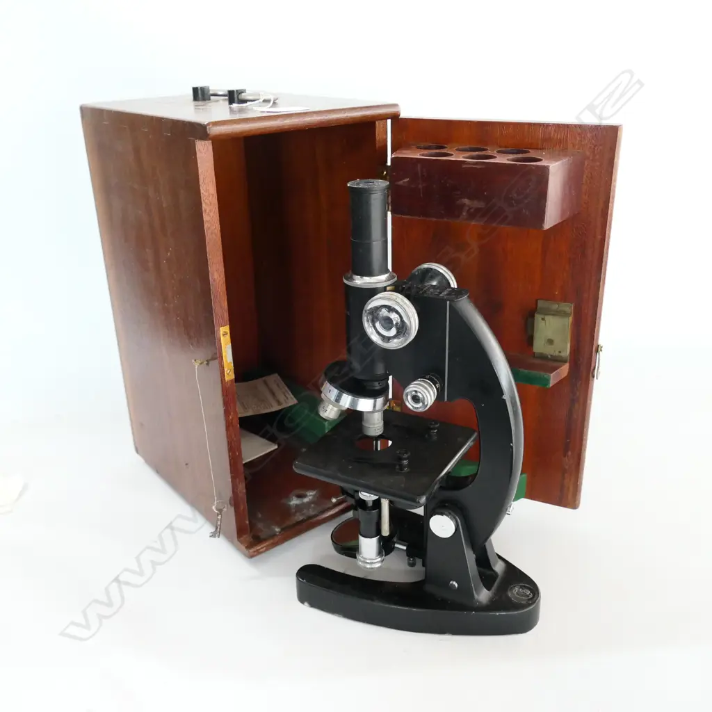 COOKE, TROUGHTON SIMMS BLACK PAINTED MICROSCOPE, IN CASE Image 1++